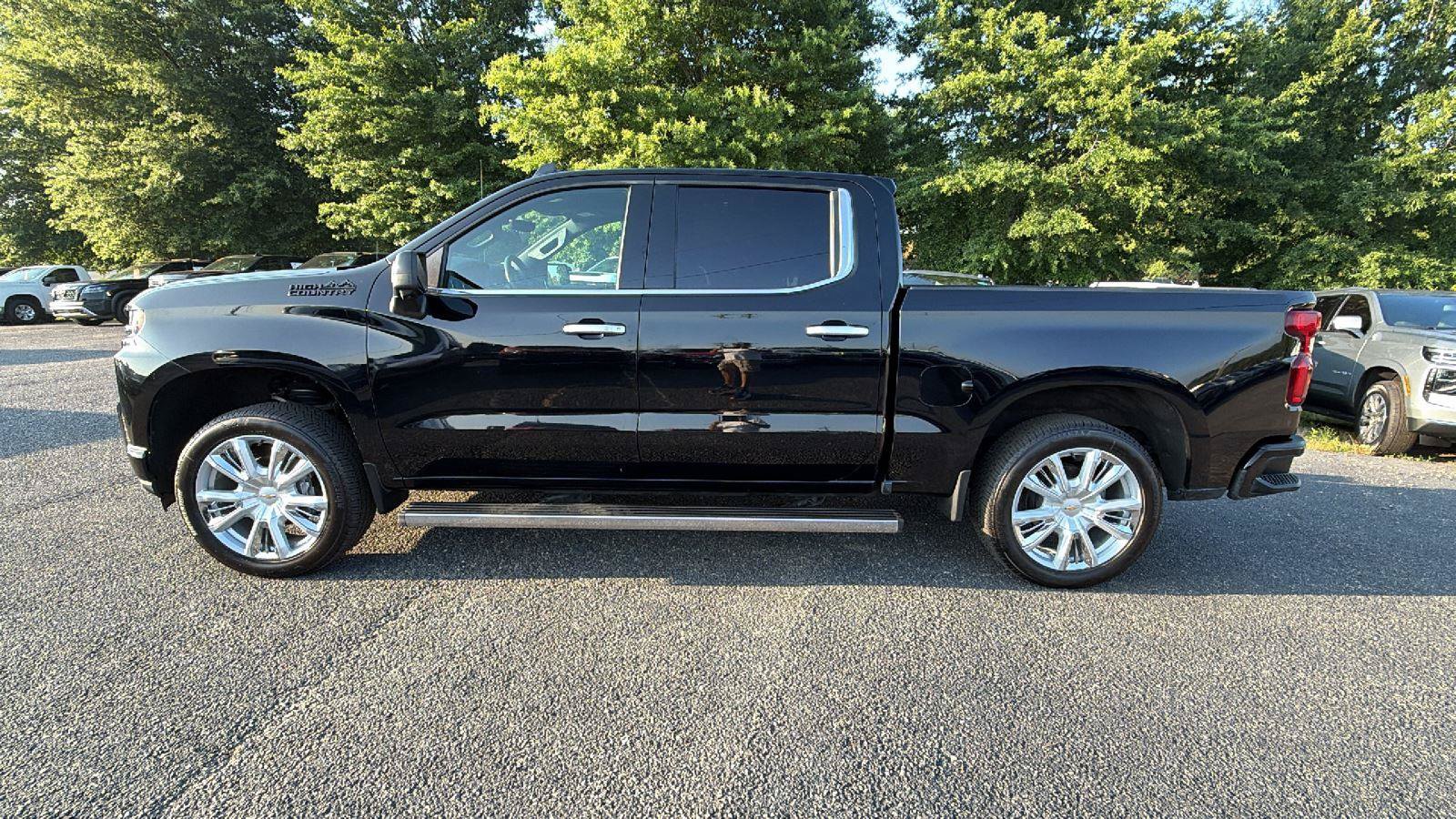 Used 2021 Chevrolet Silverado 1500 High Country w/ Technology Package AWD/4WD image 10