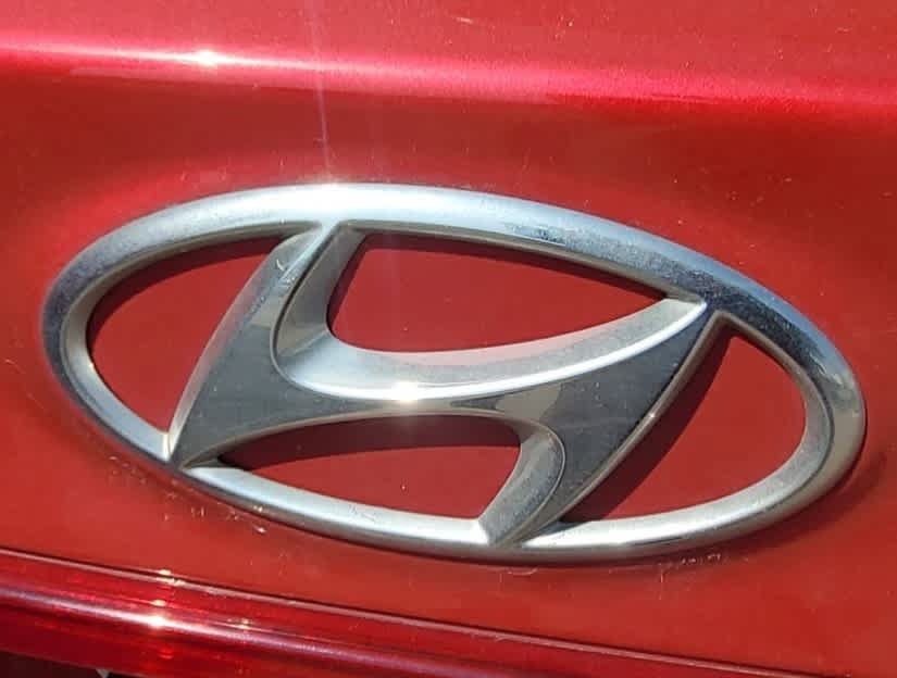 Used 2023 Hyundai Santa Fe SEL FWD image 10