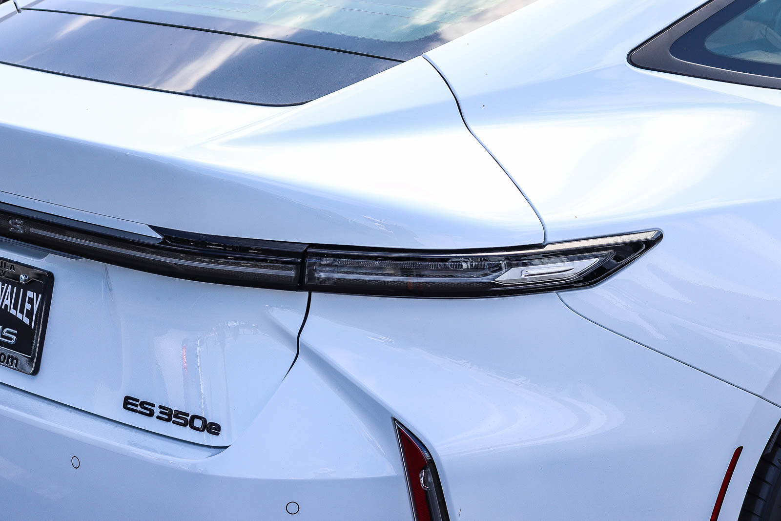 New 2026 Lexus ES 350e w/ Convenience Package FWD image 8