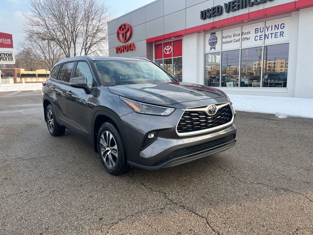Certified 2023 Toyota Highlander XLE image 8