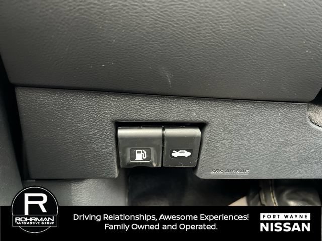 Used 2025 Nissan Versa SR w/ Trunk Package FWD image 24