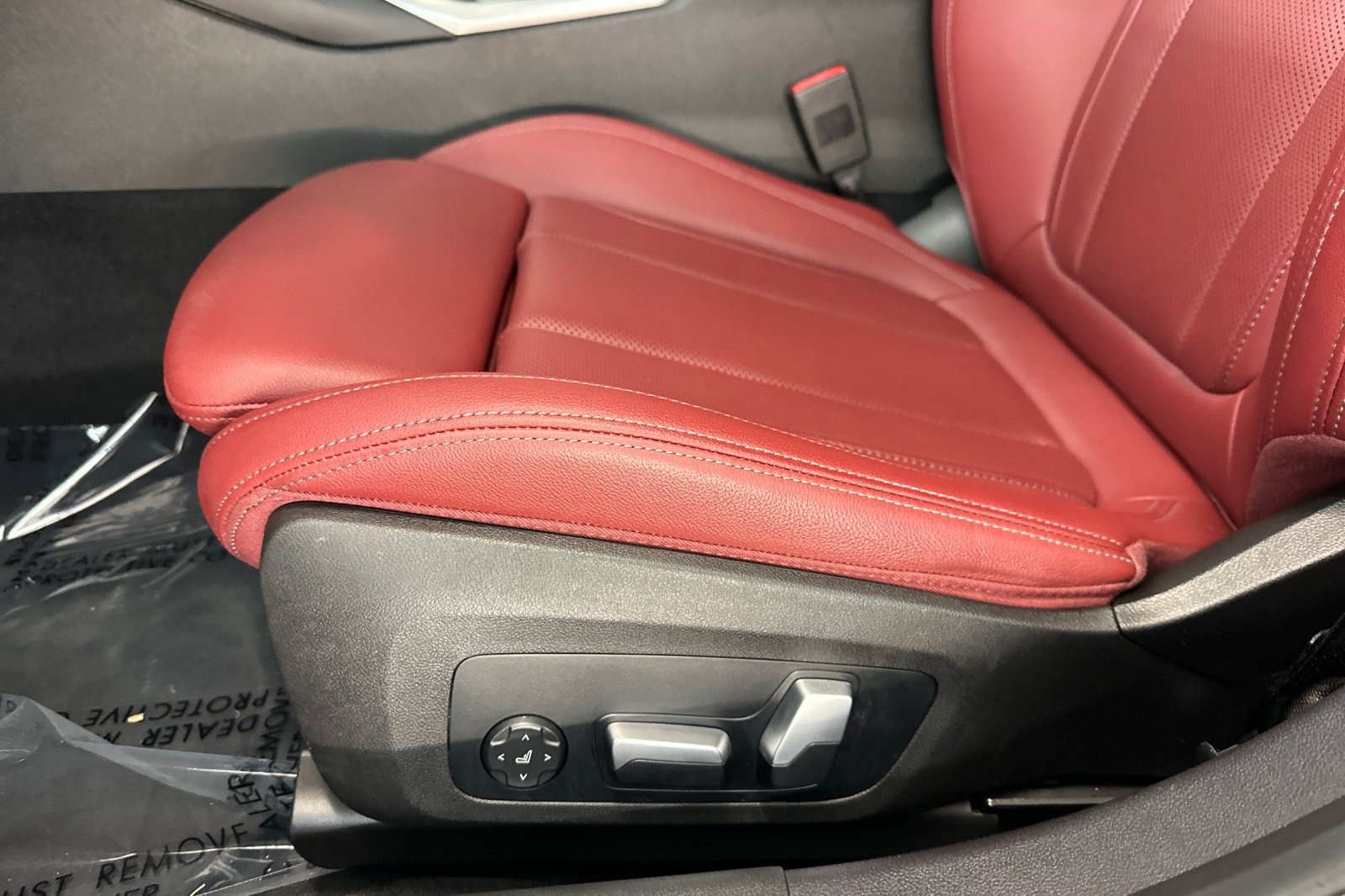 Certified 2024 BMW 330i Sedan w/ M Sport Package RWD image 14
