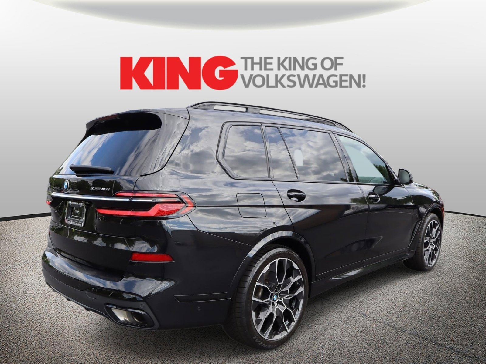 Used 2023 BMW X7 xDrive40i w/ M Sport Package AWD/4WD image 3