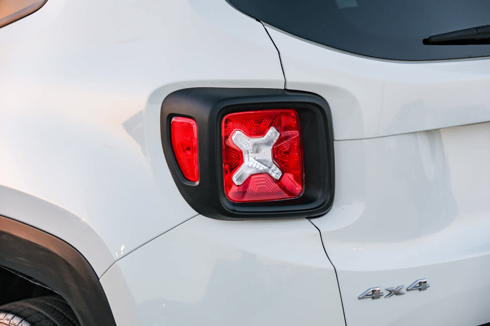 Used 2023 Jeep Renegade Latitude AWD/4WD image 7