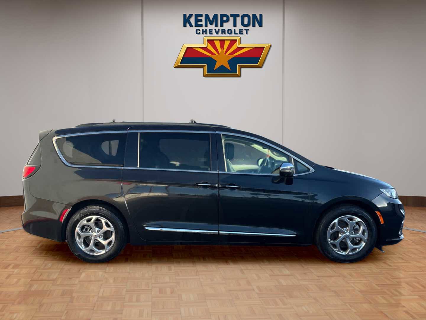 Used 2022 Chrysler Pacifica Limited FWD image 7