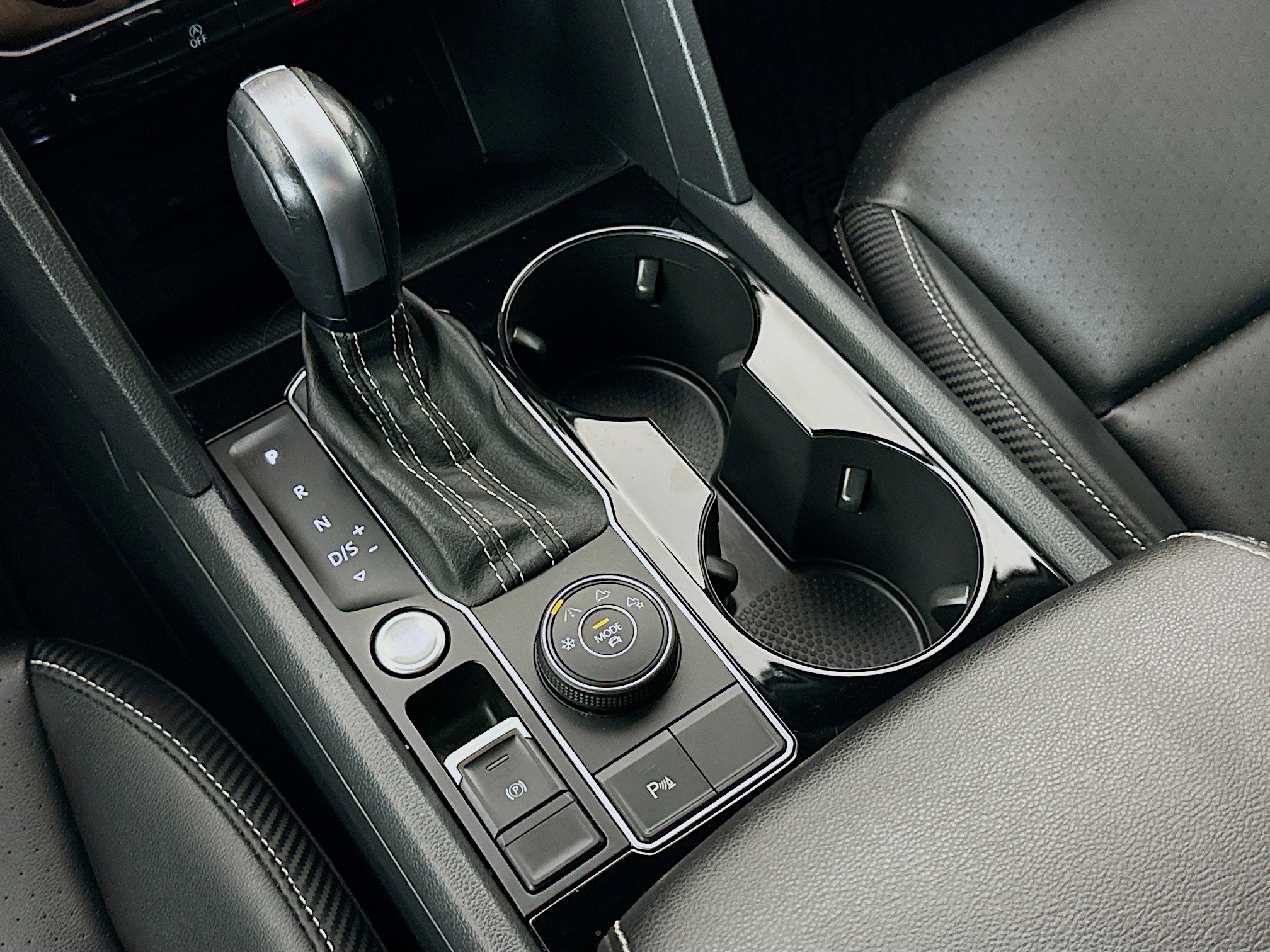 Used 2022 Volkswagen Atlas Cross Sport SE image 24