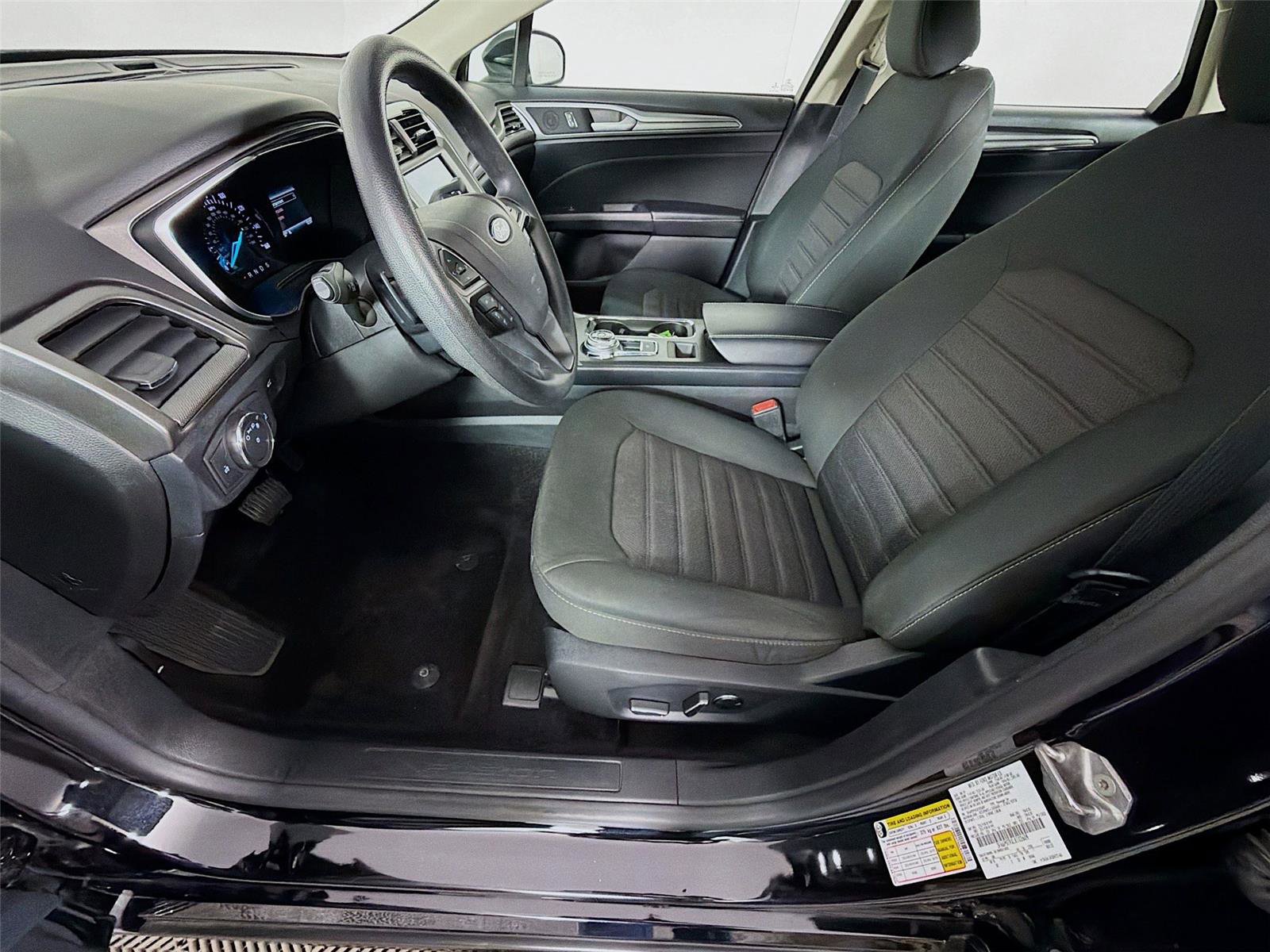 Used 2020 Ford Fusion SE image 11