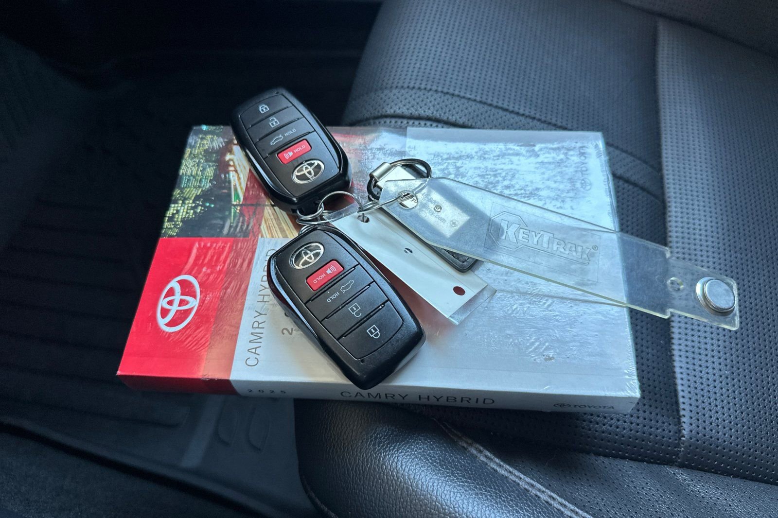 Used 2025 Toyota Camry XLE image 11