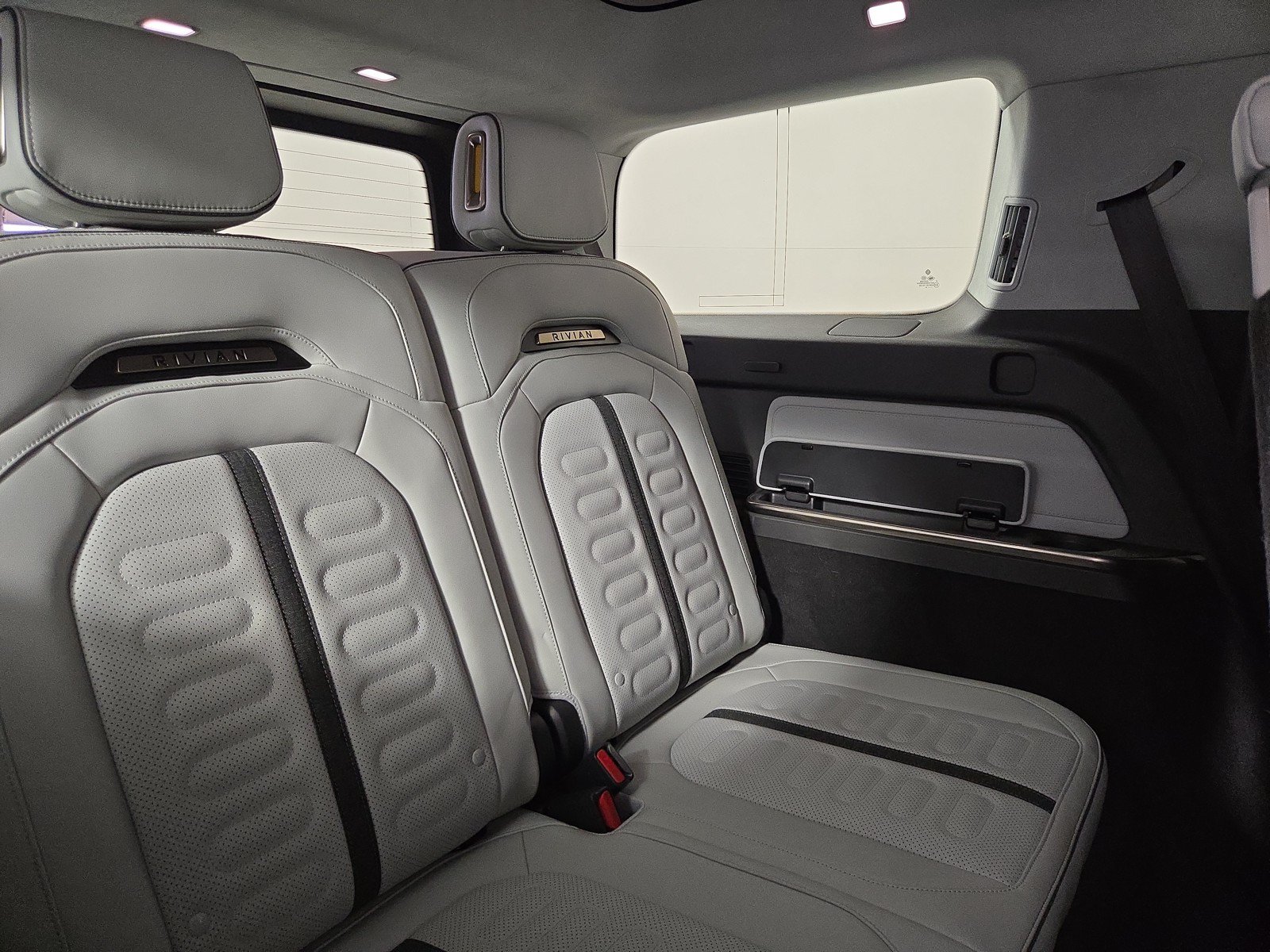Used 2024 Rivian R1S Adventure AWD/4WD image 25