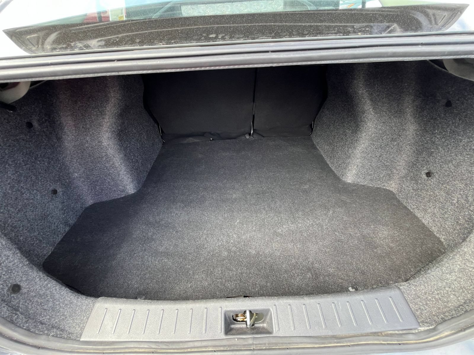 Used 2025 Nissan Versa SV FWD image 30