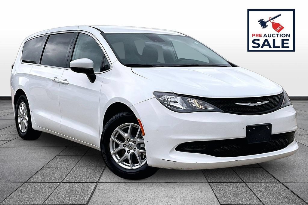 Used 2023 Chrysler Voyager LX FWD image 2