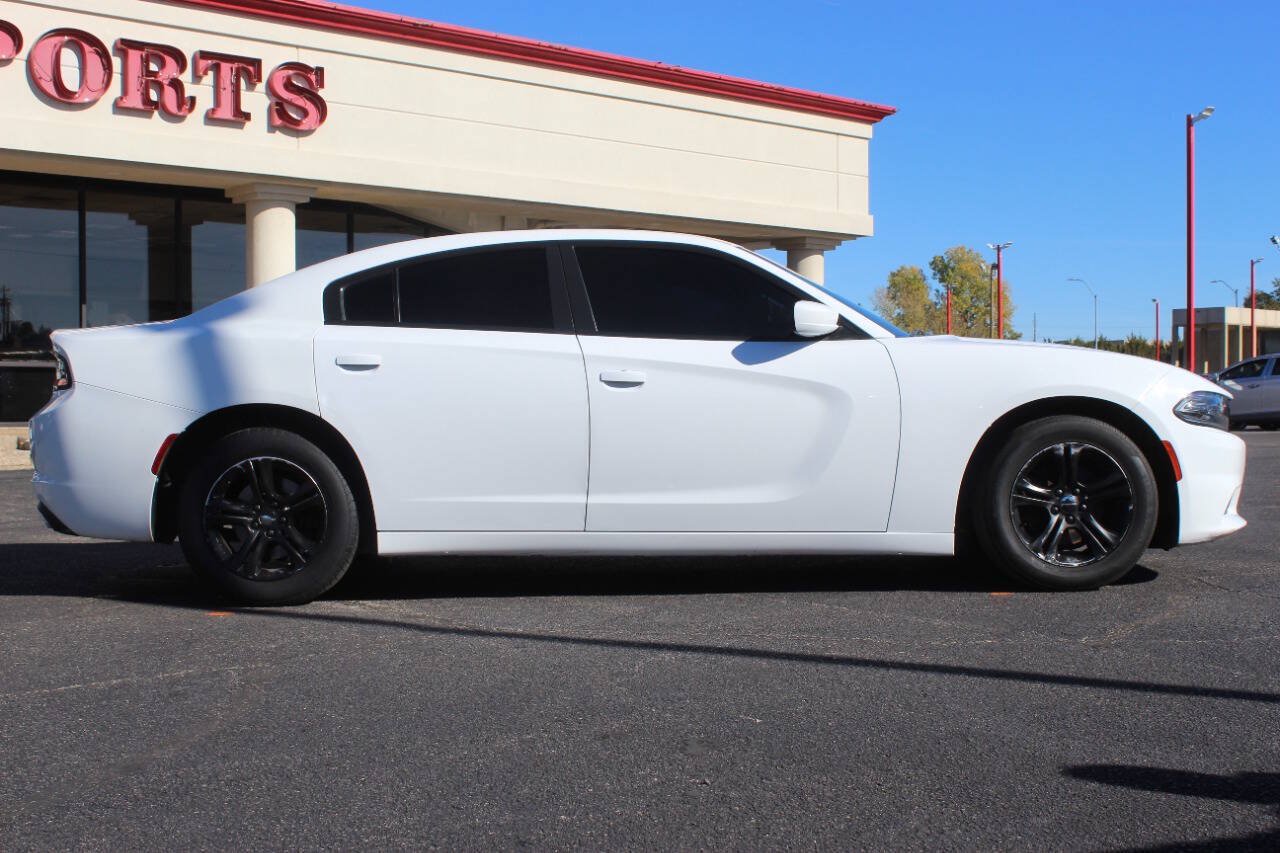 Used 2019 Dodge Charger SXT RWD image 3