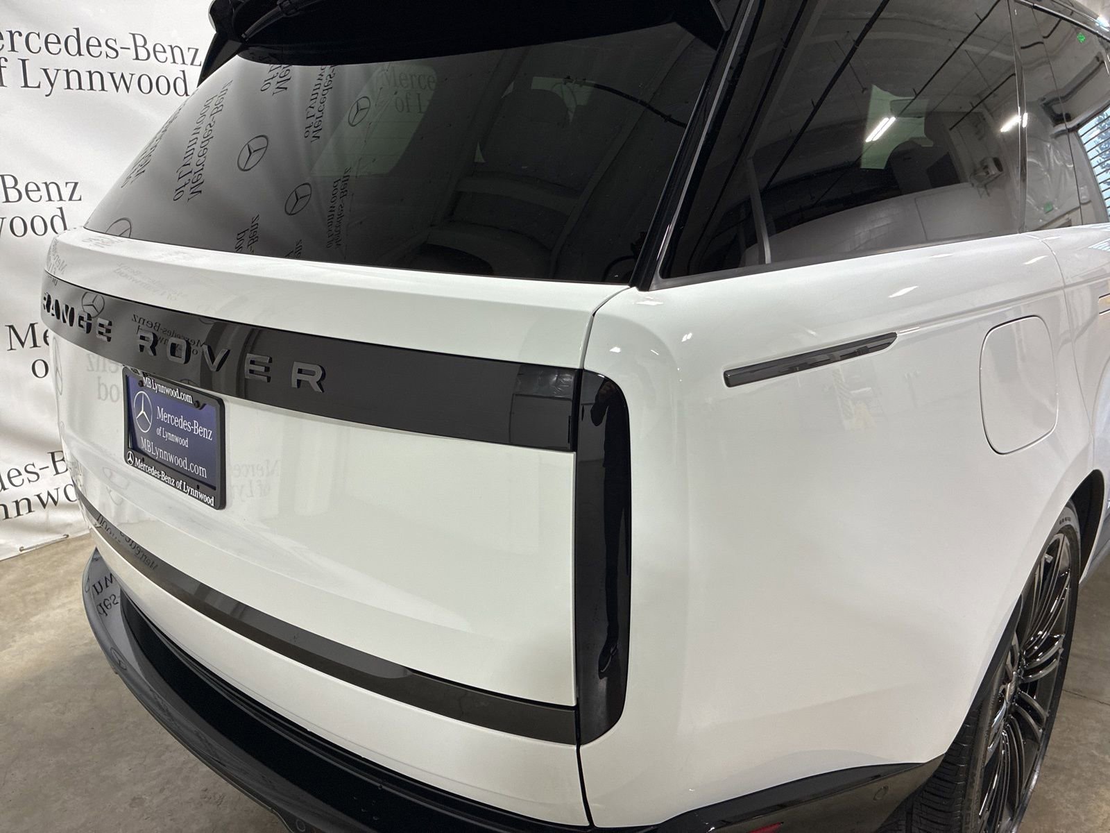 Used 2025 Land Rover Range Rover SE AWD/4WD image 10