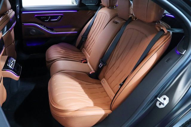Used 2024 Mercedes-Benz S 63 AMG S w/ Carbon Fiber Exterior Package image 17