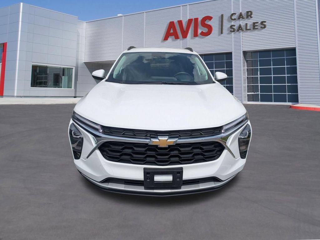Used 2025 Chevrolet Trax LT w/ LT Convenience Package FWD image 2