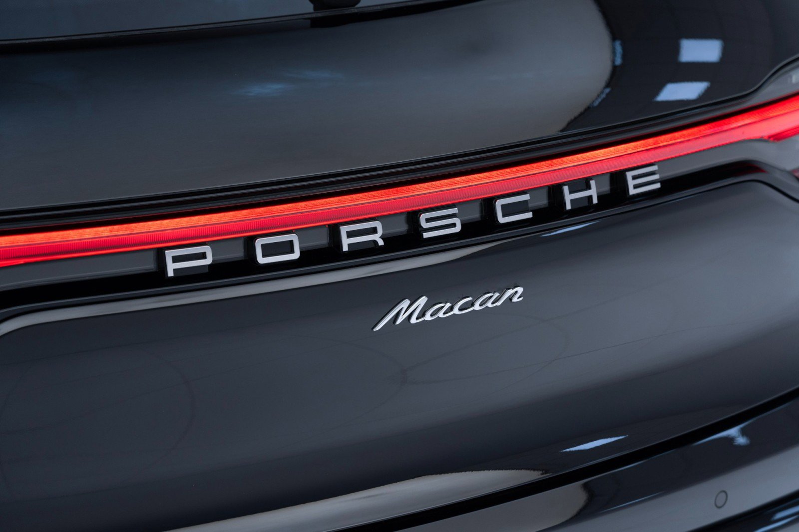 New 2025 Porsche Macan image 13
