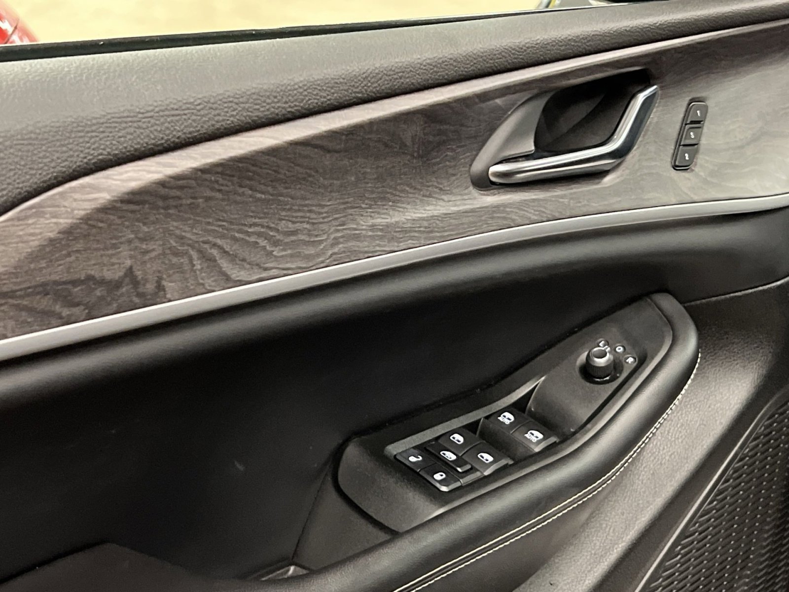 Used 2024 Jeep Grand Cherokee Limited w/ Luxury Tech Group II image 13