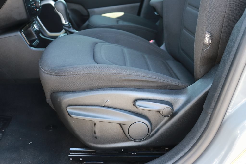 Used 2021 Jeep Renegade Latitude FWD image 10
