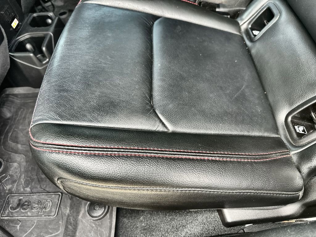 Used 2022 Jeep Gladiator Rubicon w/ Cold Weather Group AWD/4WD image 17