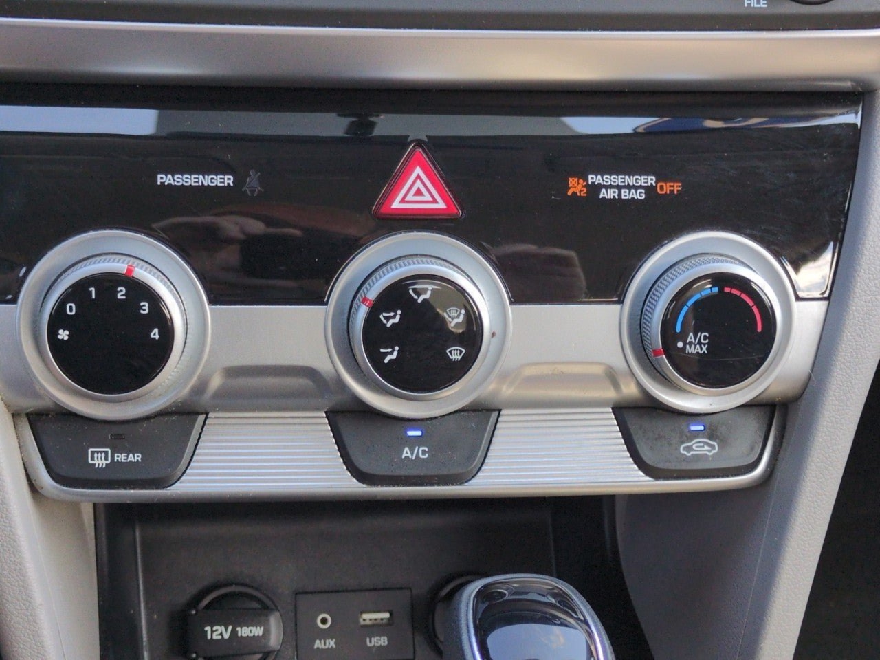 Used 2019 Hyundai Elantra SE FWD image 21