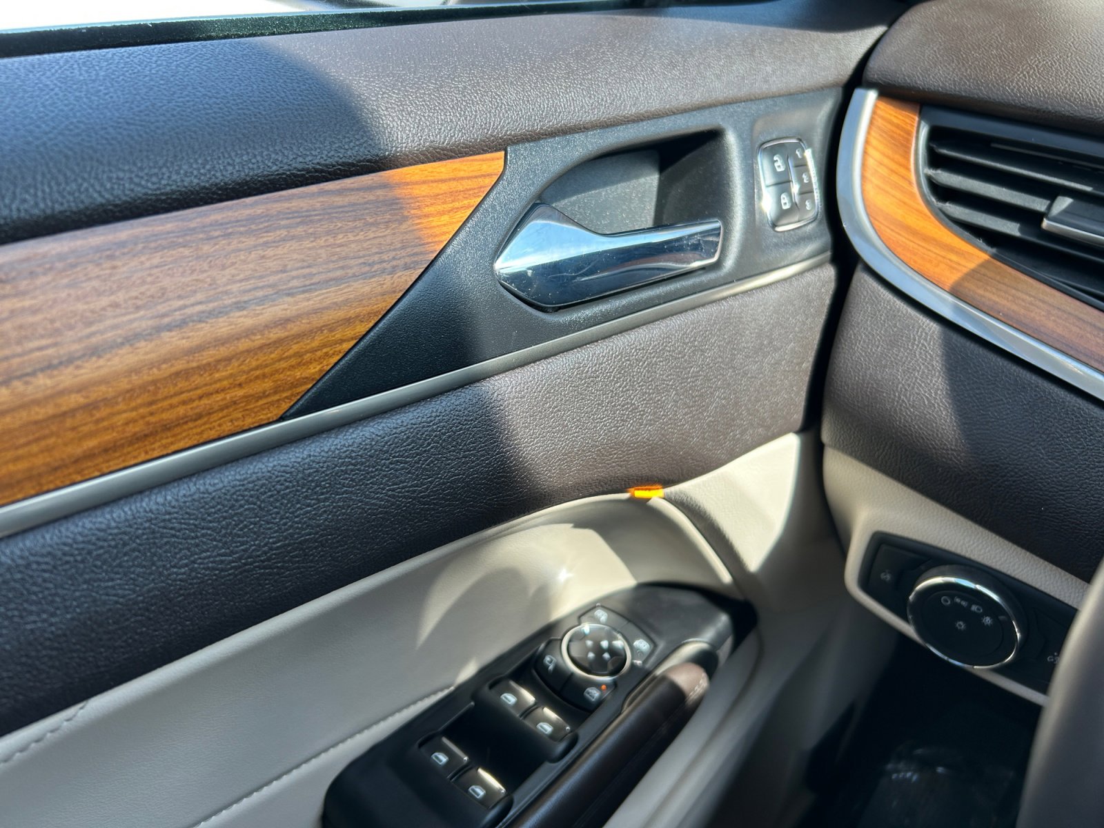 Used 2019 Lincoln MKC Select w/ Select Plus Package image 20