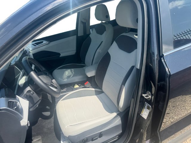 New 2025 Volkswagen Taos SE FWD image 7