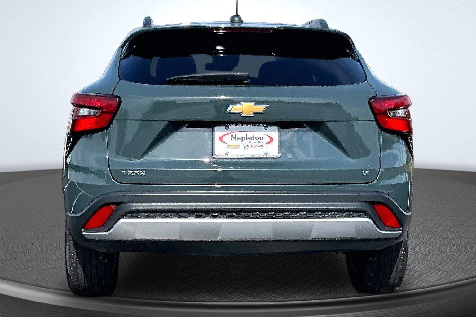 Used 2025 Chevrolet Trax LT FWD image 4