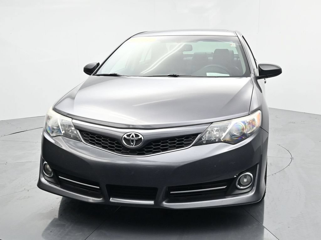 Used 2014 Toyota Camry SE w/ Leather Package FWD image 3