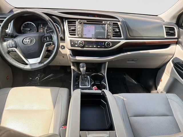 Used 2015 Toyota Highlander Limited Platinum AWD/4WD image 16