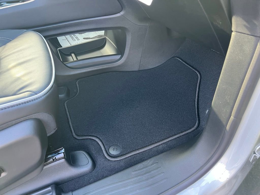 New 2026 Chrysler Pacifica Limited w/ S Appearance Package AWD/4WD image 12