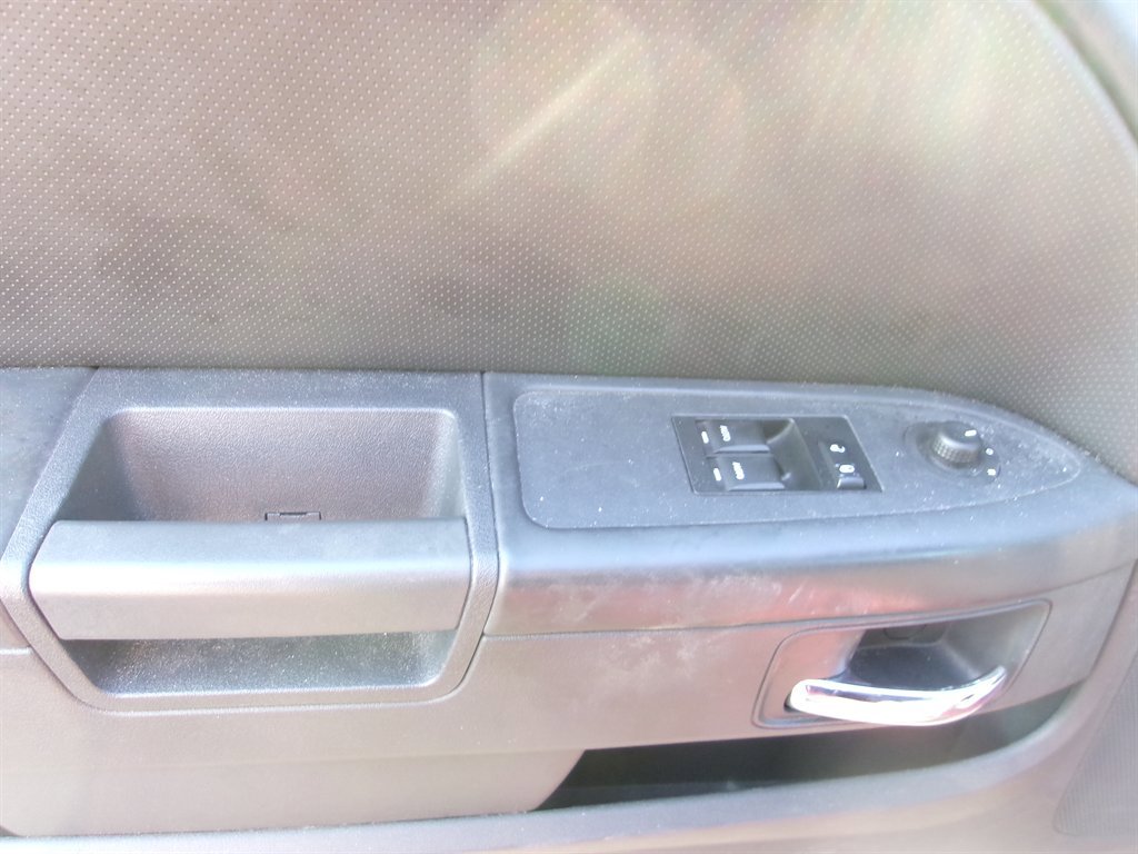 Used 2010 Dodge Challenger SE image 15