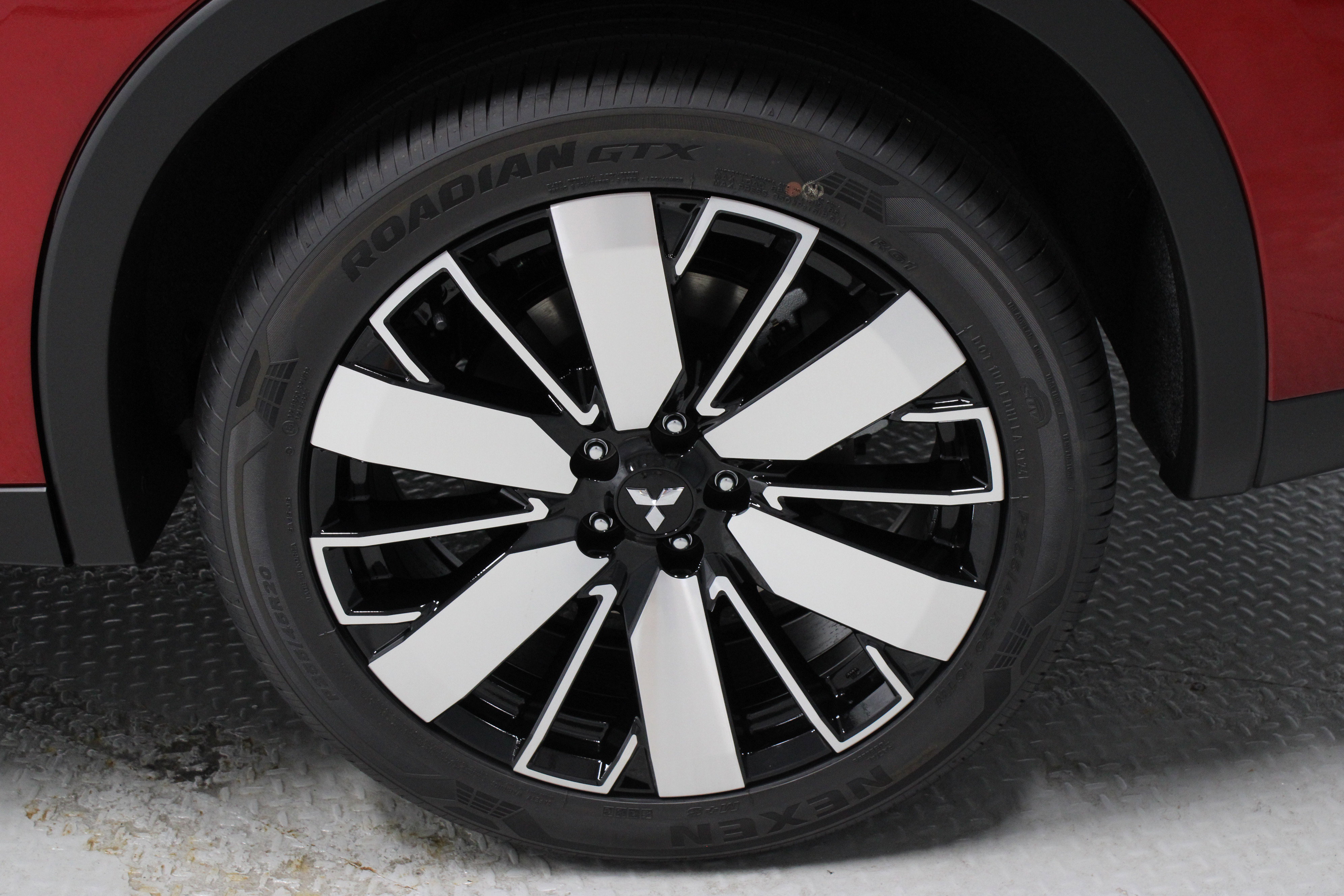 New 2025 Mitsubishi Outlander SE image 38