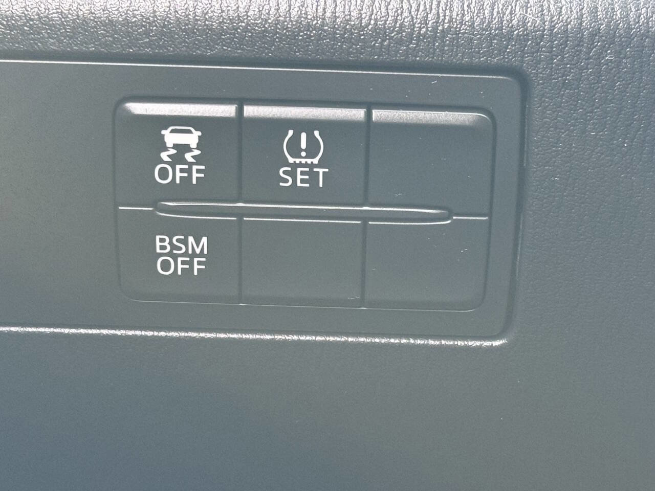 Used 2014 MAZDA MAZDA3 i Touring image 47