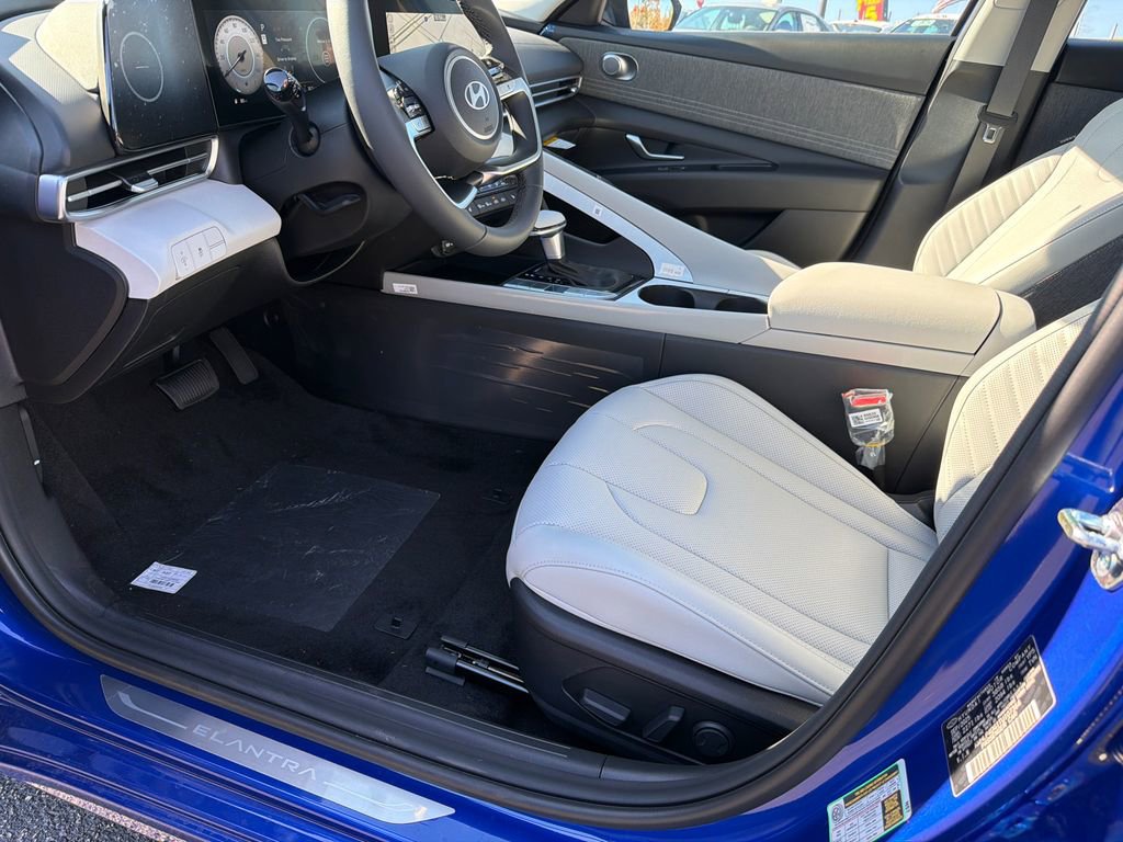 New 2026 Hyundai Elantra Limited image 9