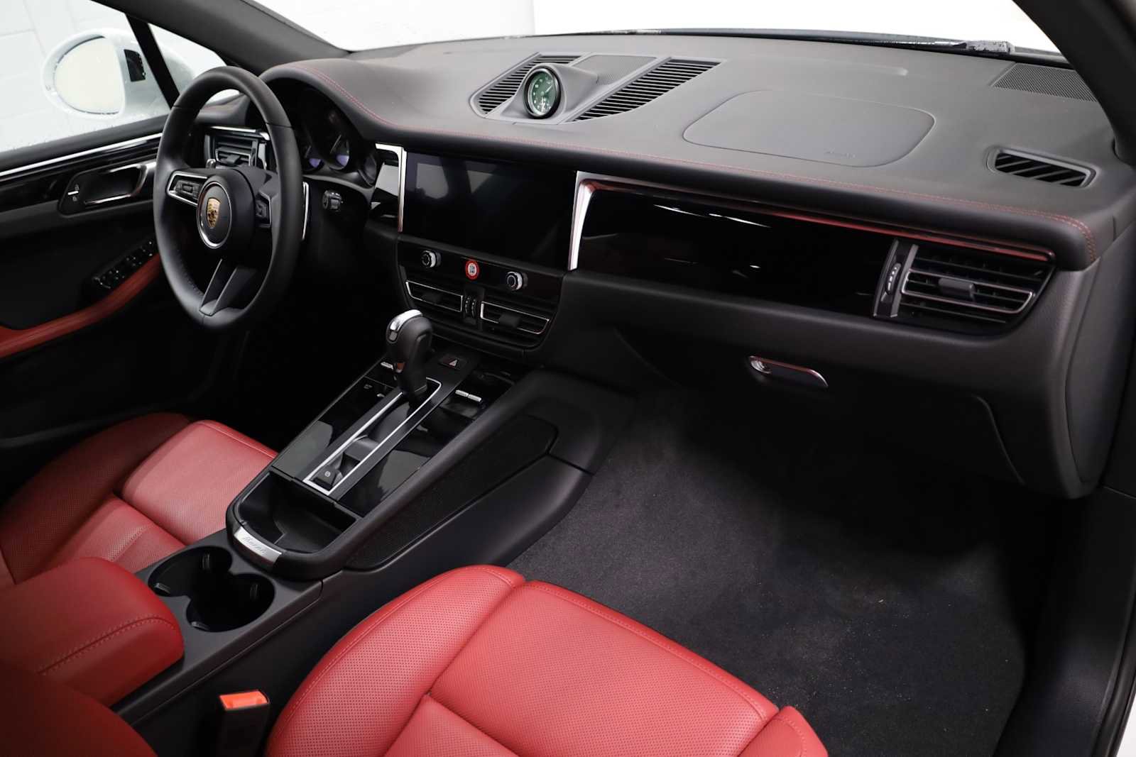 New 2026 Porsche Macan image 6