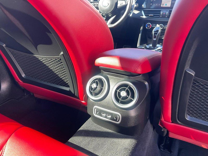 Used 2022 Alfa Romeo Giulia Veloce image 11