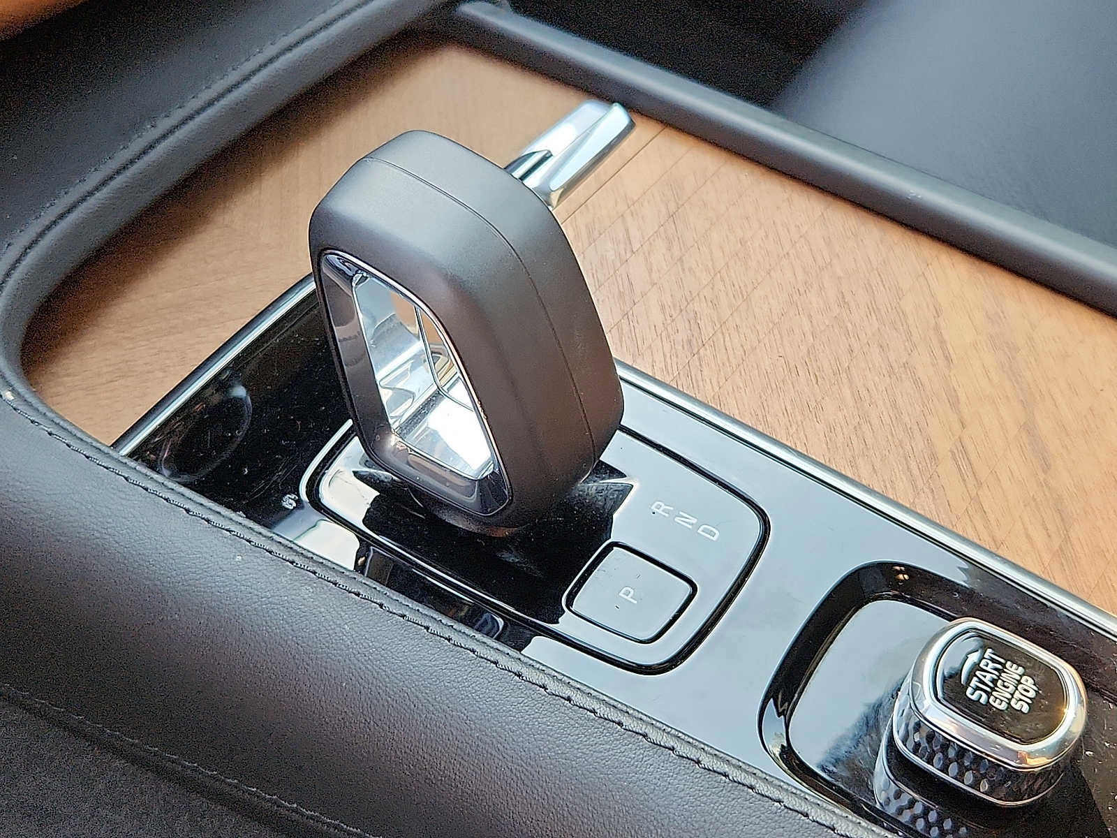 Certified 2024 Volvo XC90 B6 Plus w/ Protection Package Premier image 14