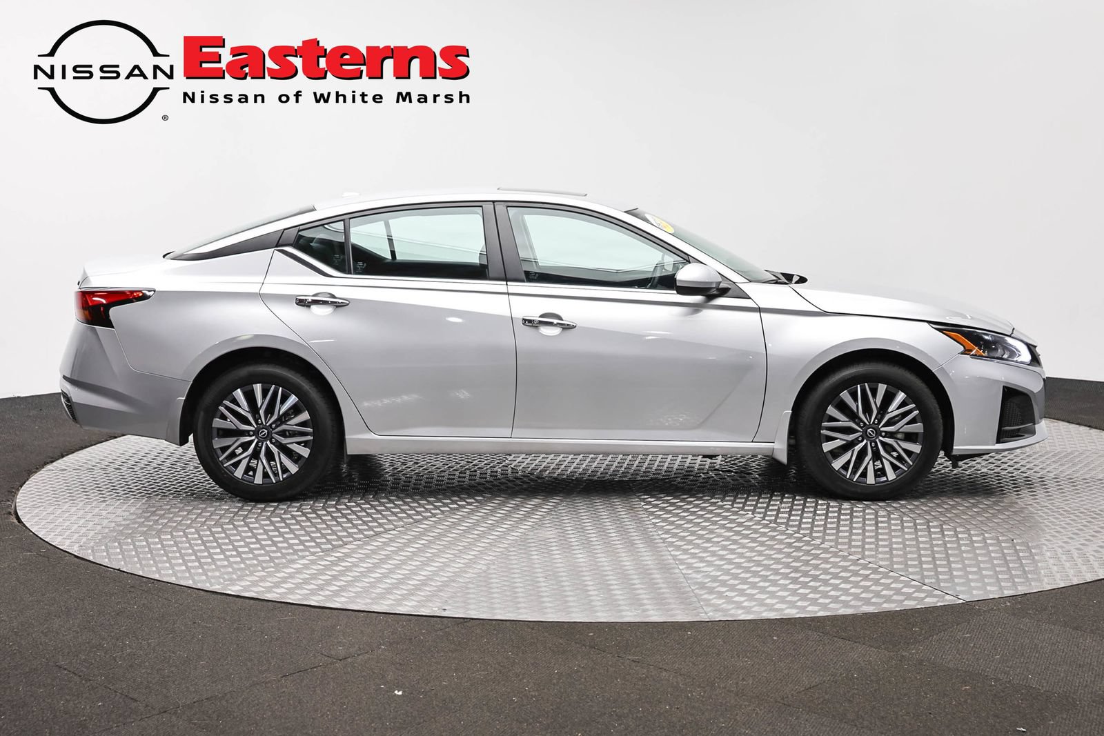 Used 2023 Nissan Altima 2.5 SV w/ SV Premium Package AWD/4WD image 4