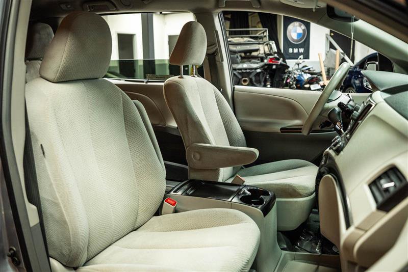 Used 2012 Toyota Sienna LE w/ Towing Pkg image 14