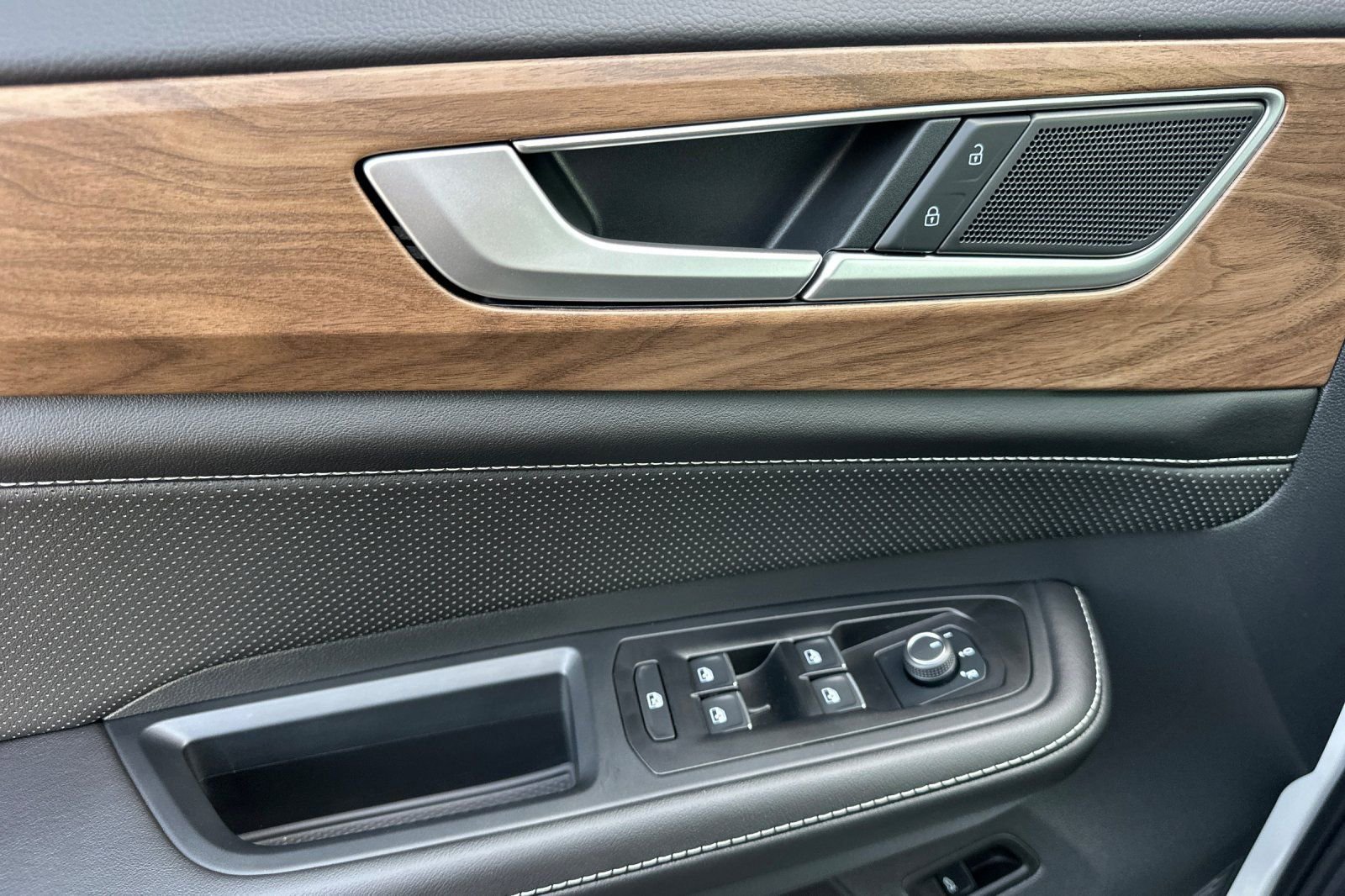New 2026 Volkswagen Atlas SE image 9