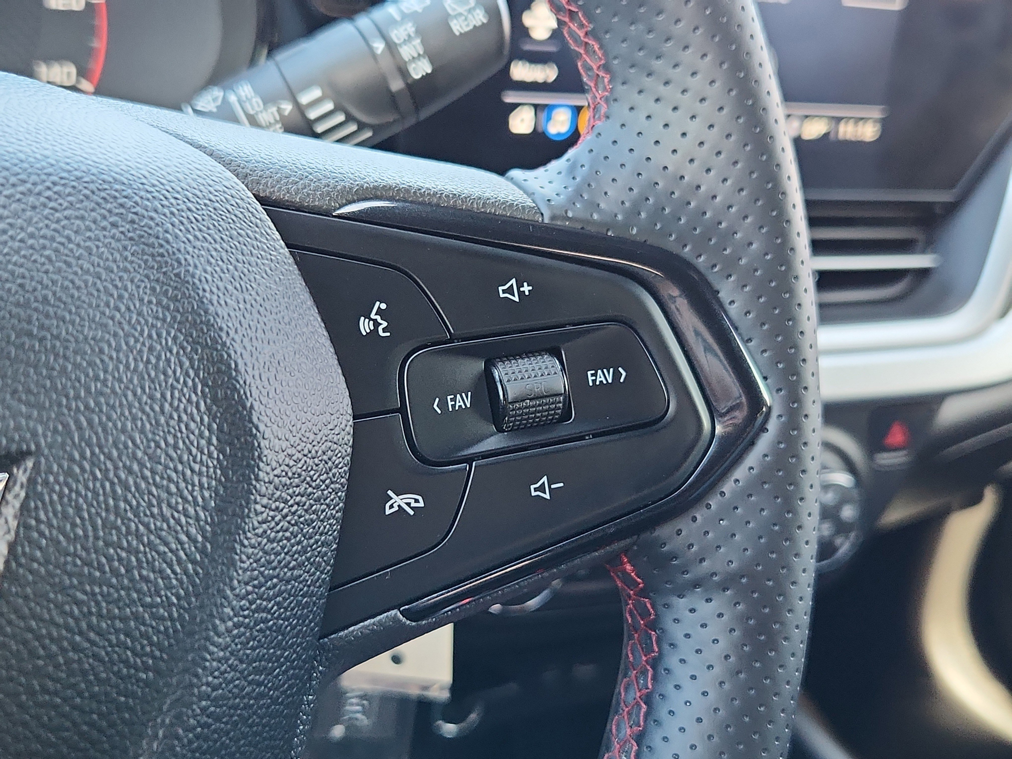 Used 2024 Chevrolet Trax RS w/ Driver Confidence Package FWD image 19