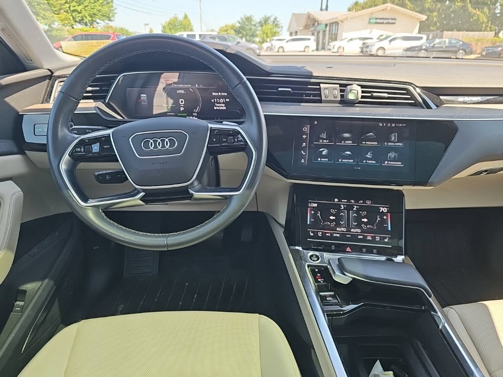 Used 2024 Audi Q8 e-tron Premium Plus w/ Premium Plus Package AWD/4WD image 2