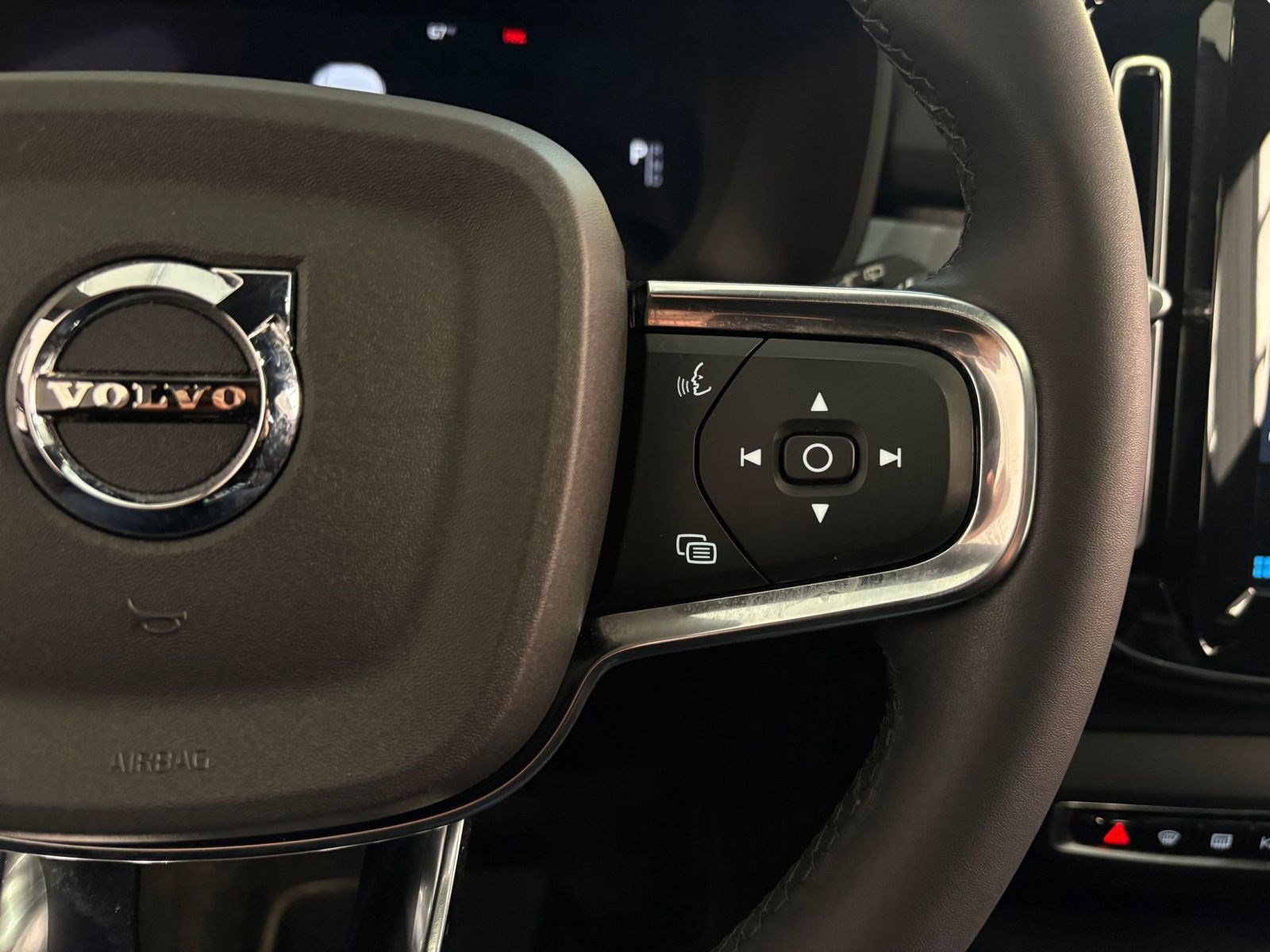 Used 2024 Volvo XC40 Recharge Ultimate w/ Protection Package Premier image 26