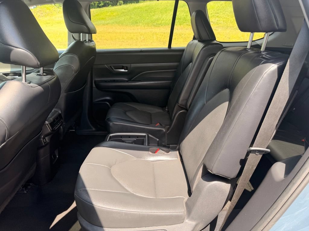 Used 2025 Toyota Grand Highlander AWD image 33