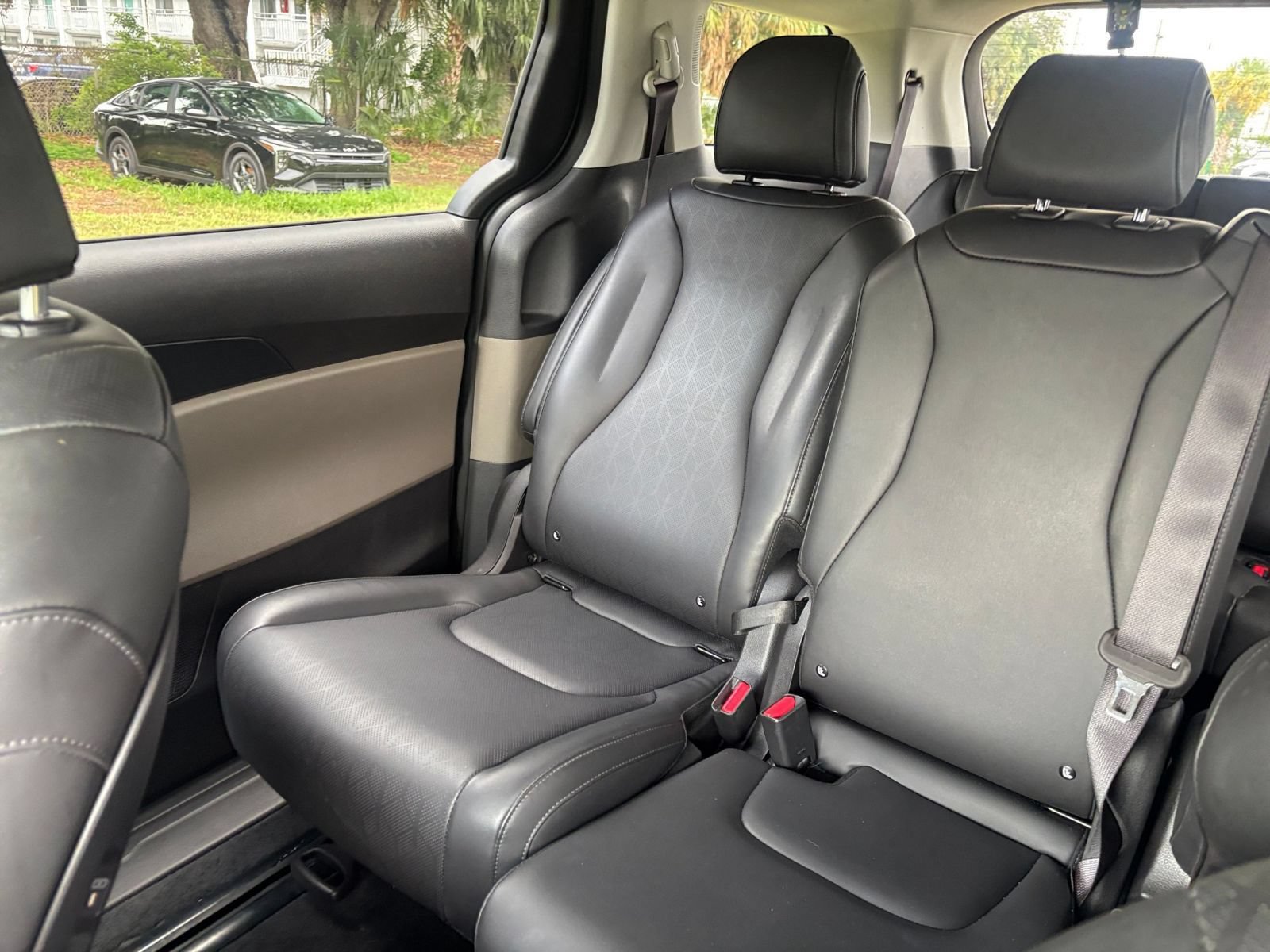 Used 2026 Kia Carnival FWD image 41