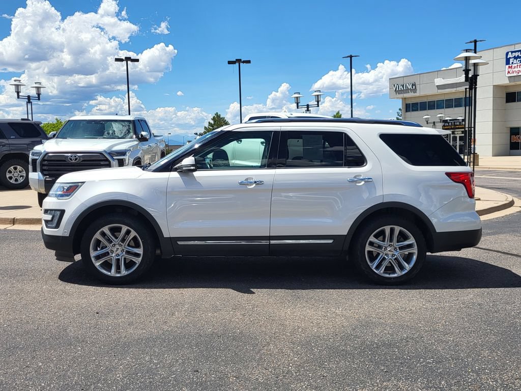 Used 2017 Ford Explorer Limited w/ Equipment Group 301A AWD/4WD image 4