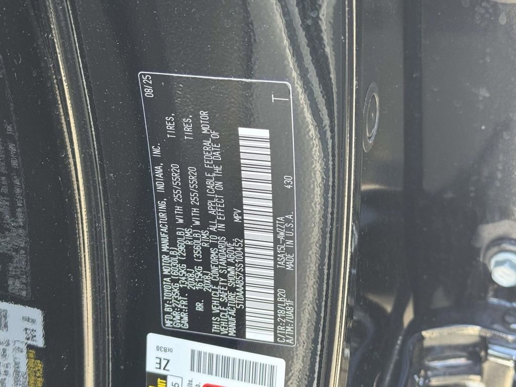 Used 2025 Toyota Grand Highlander AWD image 17