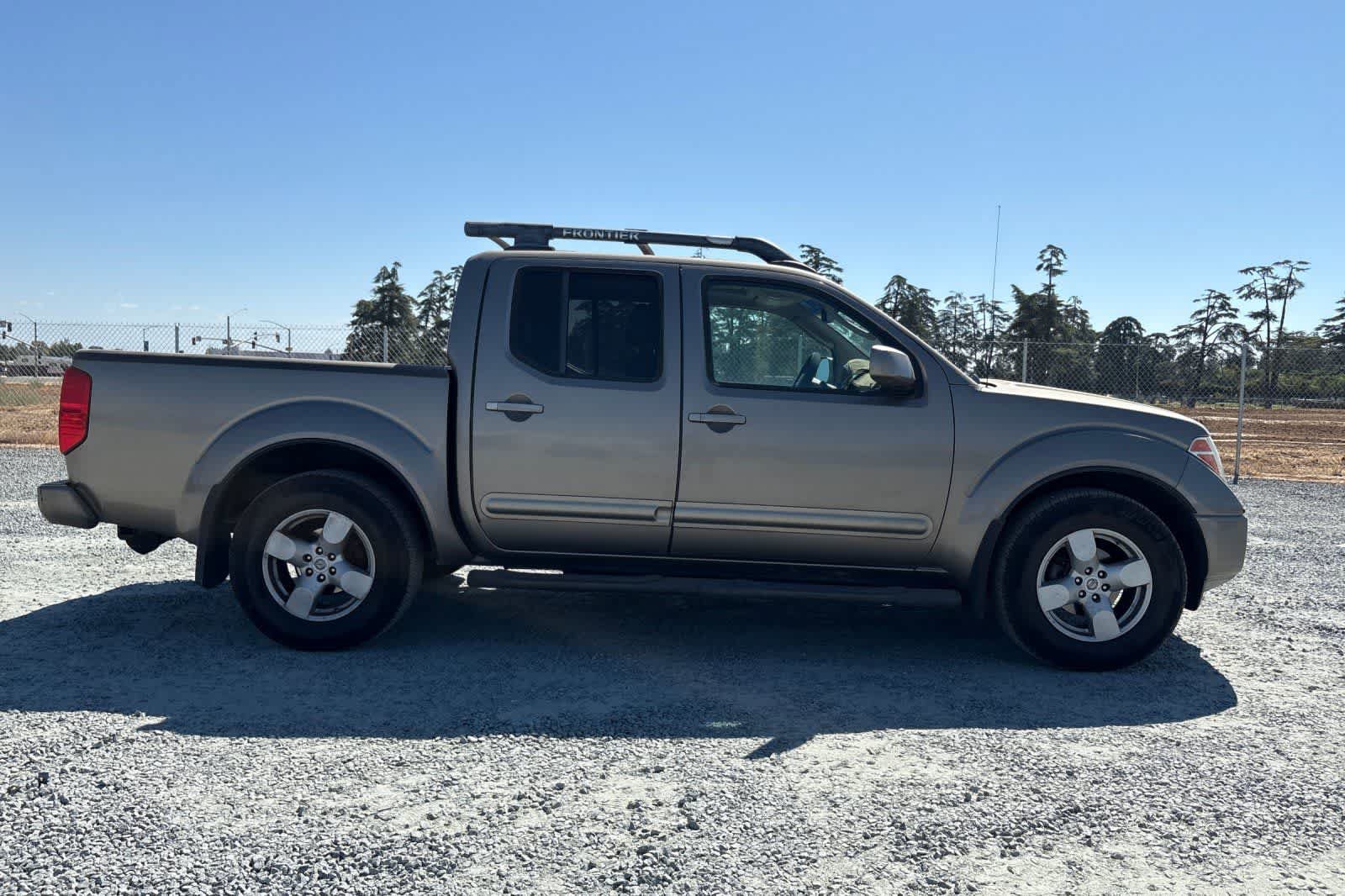 Used 2006 Nissan Frontier LE w/ (X01) Leather Pkg RWD image 9