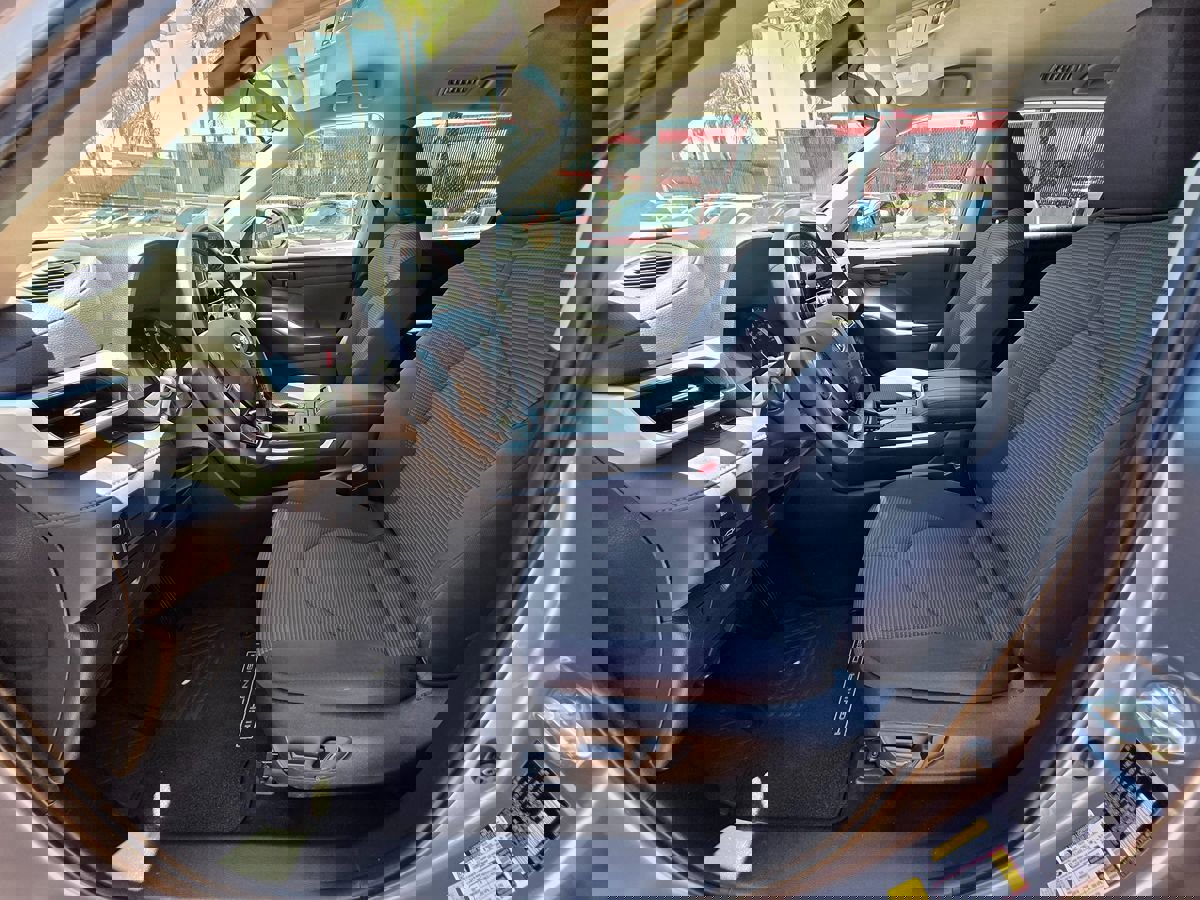 Used 2021 Toyota Highlander LE image 25