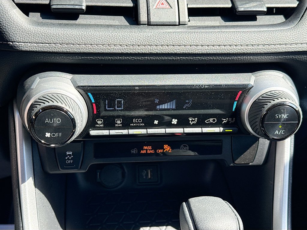 Used 2025 Toyota RAV4 LE AWD/4WD image 17